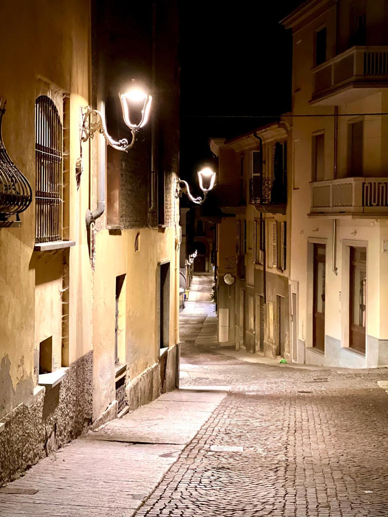Appartamento In Centro Storico "La Casa Di Cri" Asti Ngoại thất bức ảnh